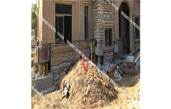 中山別墅頂升糾偏加固工程 中山別墅頂升糾偏加固工程